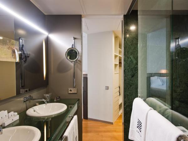 Hotel Reina Petronila : photo 4 de la chambre suite junior