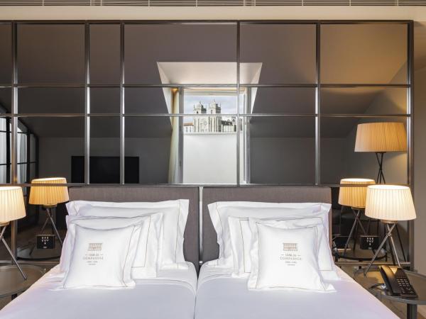 Casa da Companhia, Vignette Collection, an IHG Hotel : photo 5 de la chambre suite lit king-size avec balcon - vue sur cathédrale