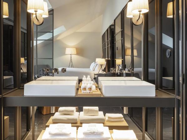 Casa da Companhia, Vignette Collection, an IHG Hotel : photo 6 de la chambre suite lit king-size avec balcon - vue sur cathédrale