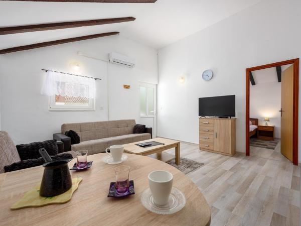 AMORE house with apartment : photo 1 de la chambre appartement avec balcon