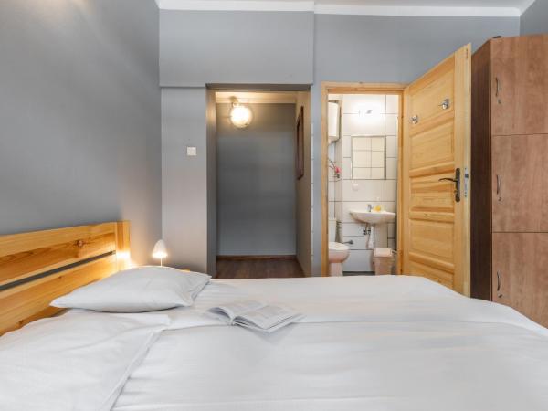 Top Hostel Pokoje Gościnne : photo 2 de la chambre chambre quadruple avec salle de bains privative