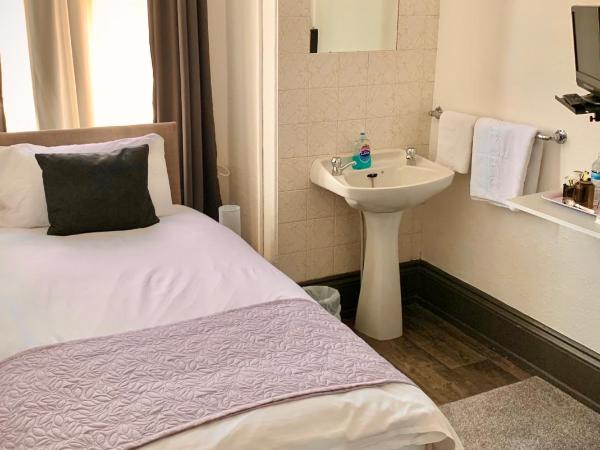 Manchester Stay Hotel - Free Parking : photo 10 de la chambre chambre simple avec salle de bains externe