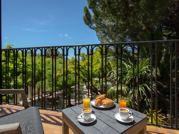 Mercure Marseille Centre Bompard La Corniche : photo 3 de la chambre chambre double privilège avec balcon - vue sur jardin