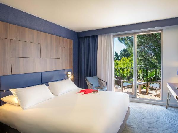 Mercure Marseille Centre Bompard La Corniche : photo 2 de la chambre chambre double privilège avec balcon - vue sur jardin