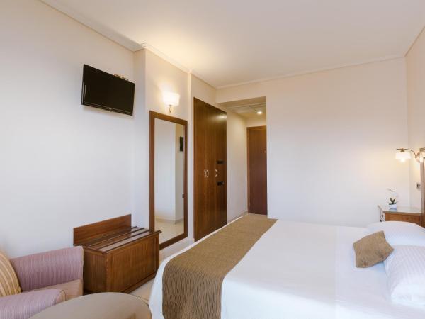 Akti Taygetos - Conference Resort : photo 4 de la chambre chambre double classique - vue latérale sur mer ou piscine