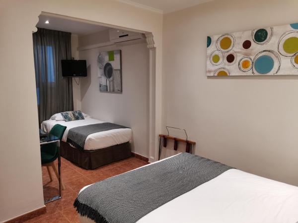 Hotel Lloret Ramblas : photo 1 de la chambre chambre triple