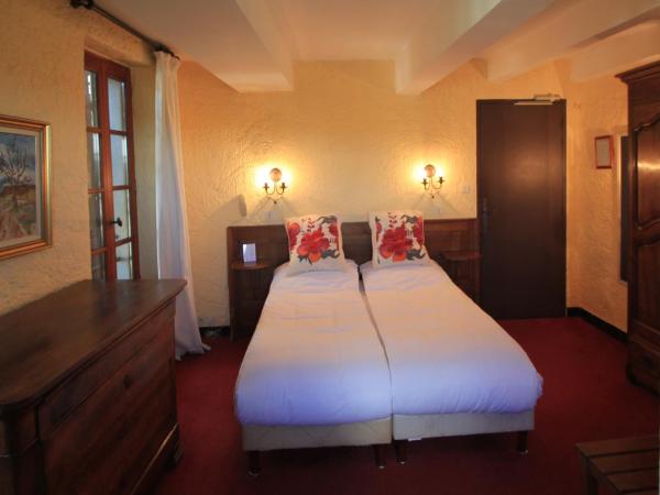 Hostellerie Le Beffroi : photo 1 de la chambre chambre double ou lits jumeaux avec douche 