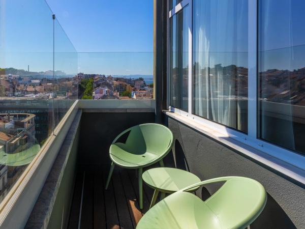 Ibis Styles Lisboa Centro Liberdade NE : photo 4 de la chambre grande chambre double avec balcon et vue