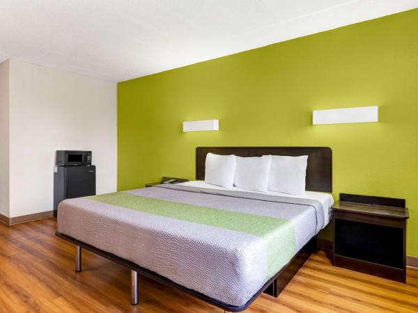 Motel 6 Indianapolis IN : photo 7 de la chambre chambre lit king-size - non-fumeurs