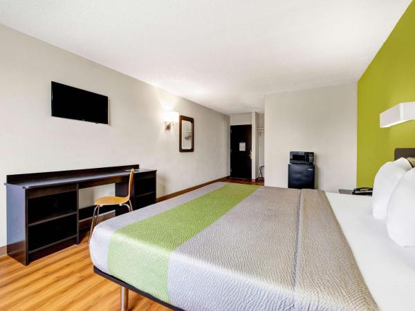 Motel 6 Indianapolis IN : photo 6 de la chambre chambre lit king-size - non-fumeurs