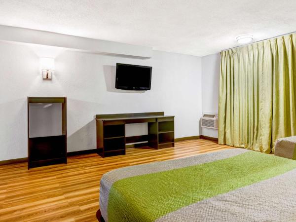 Motel 6 Indianapolis IN : photo 5 de la chambre chambre avec 2 lits queen-size - accessible aux personnes à mobilité réduite - non-fumeurs