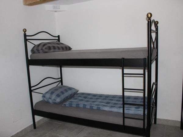 Stadtalm Naturfreundehaus : photo 3 de la chambre lit dans dortoir mixte de 6 lits