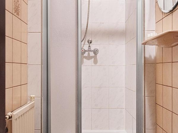 Hotel-Pension Wild : photo 7 de la chambre chambre double ou lits jumeaux avec salle de bains commune