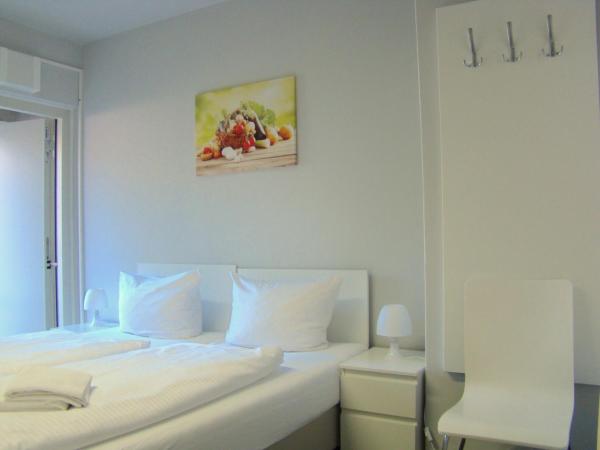 BNB Potsdamer Platz - Rooms & Apartments : photo 1 de la chambre chambre double standard avec salle de bains commune