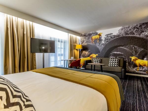 Hotel De Bourbon Grand Hotel Mercure Bourges : photo 3 de la chambre suite double junior avec canapé