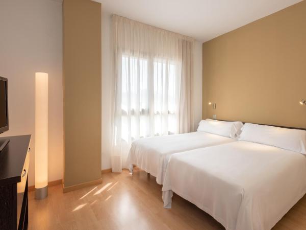 Madrid Airport Suites, Affiliated by Meliá : photo 2 de la chambre chambre familiale
