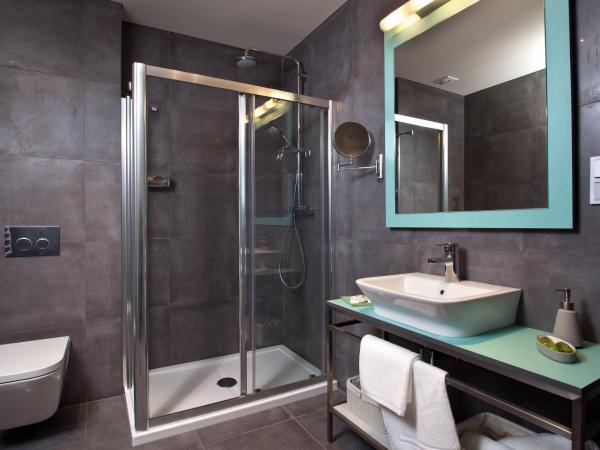 Sea Premium Apartments - Destigo Hotels : photo 3 de la chambre appartement avec vue partielle sur mer