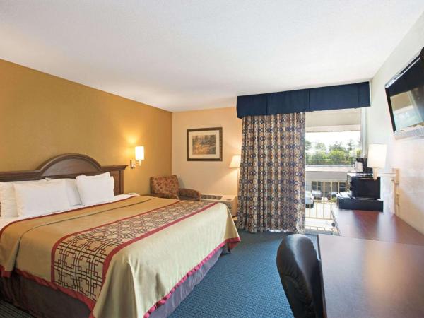 Days Inn by Wyndham Charlotte/Woodlawn Near Carowinds : photo 1 de la chambre chambre lit king-size - non-fumeurs