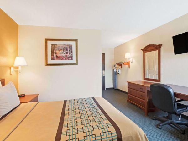 Days Inn by Wyndham Charlotte/Woodlawn Near Carowinds : photo 1 de la chambre chambre double deluxe avec 2 lits doubles - non-fumeurs