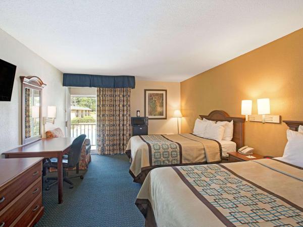 Days Inn by Wyndham Charlotte/Woodlawn Near Carowinds : photo 2 de la chambre chambre double deluxe avec 2 lits doubles - non-fumeurs