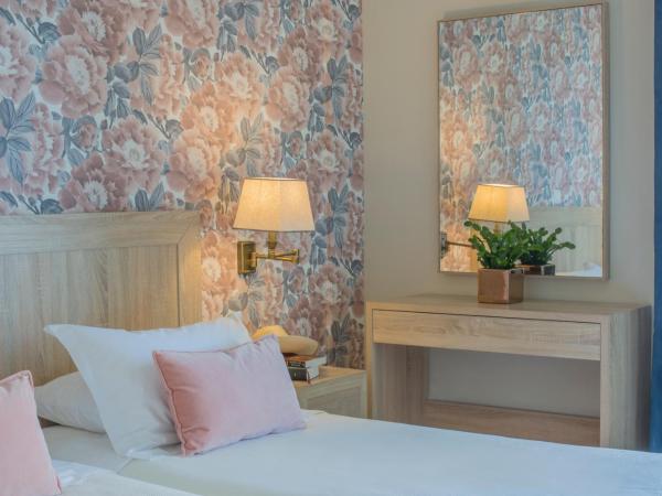 Delice Hotel - Family Apartments : photo 6 de la chambre appartement 2 chambres (5 adultes) - vue sur colline du lycabette