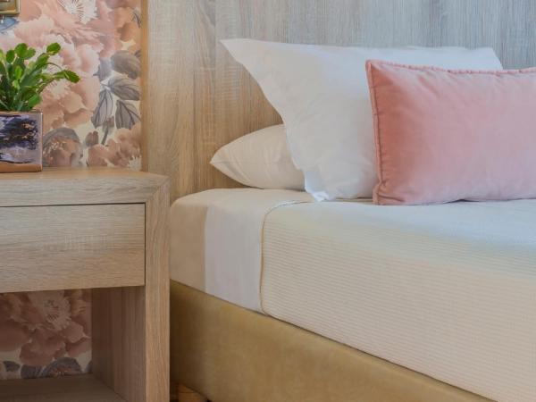 Delice Hotel - Family Apartments : photo 5 de la chambre appartement 2 chambres (5 adultes) - vue sur colline du lycabette