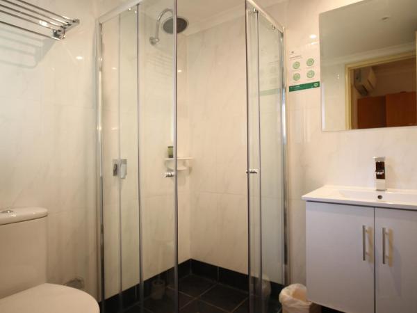 Garden Lodge Sydney Hotel : photo 6 de la chambre chambre triple deluxe avec balcon