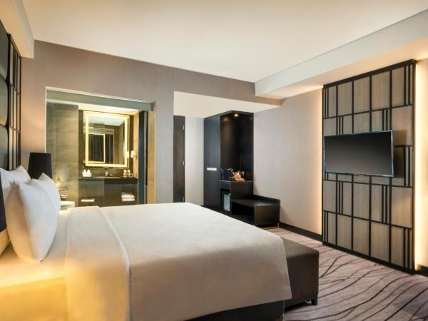 Grand Swiss-Belhotel Darmo : photo 4 de la chambre chambre lit king-size deluxe