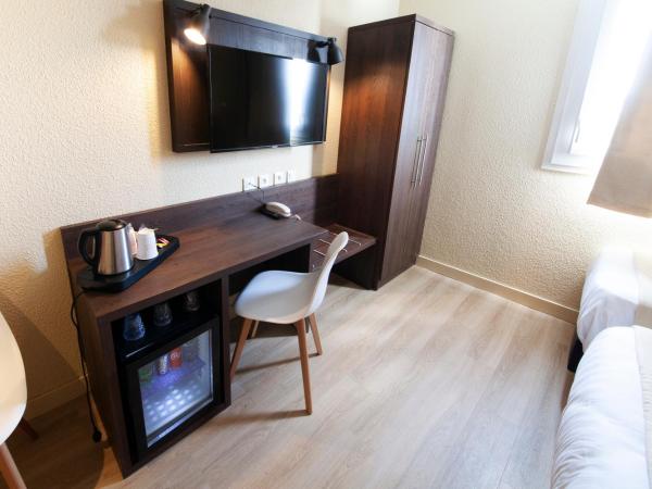 Comfort Hotel Clermont Saint Jacques : photo 5 de la chambre chambre lit queen-size triple - non-fumeurs