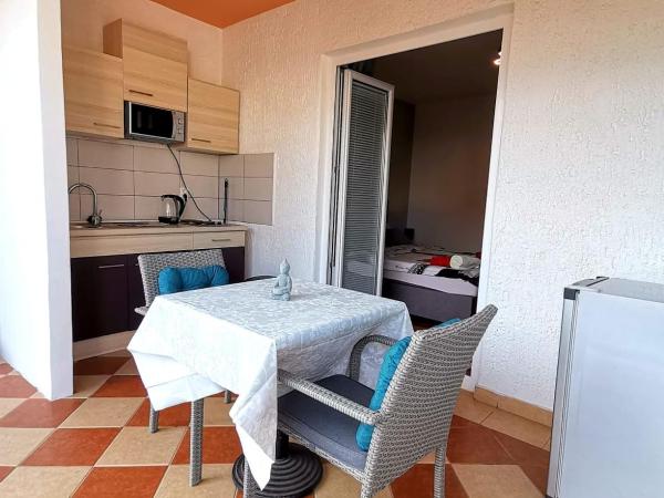 Lovely Family House Robi : photo 4 de la chambre chambre double avec terrasse