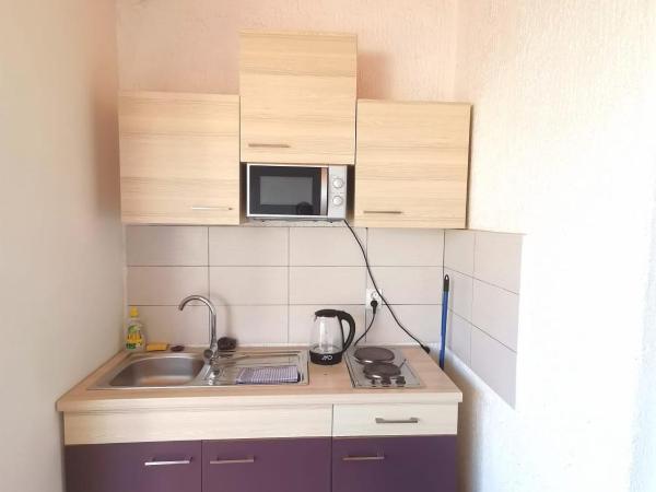 Lovely Family House Robi : photo 7 de la chambre chambre double avec terrasse