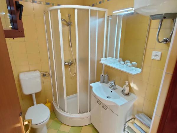 Apartments and Rooms Irena : photo 10 de la chambre appartement 1 chambre avec terrasse