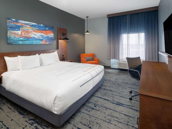La Quinta Inn & Suites by Wyndham Louisville NE - Old Henry Rd : photo 1 de la chambre chambre lit king-size - non-fumeurs