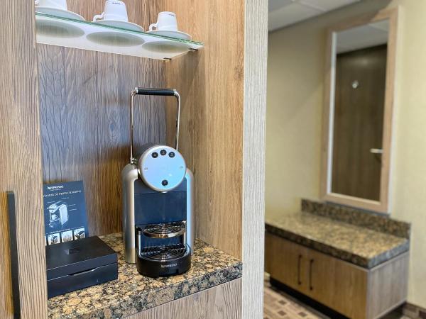 XO Hotels Blue Tower : photo 3 de la chambre chambre triple standard