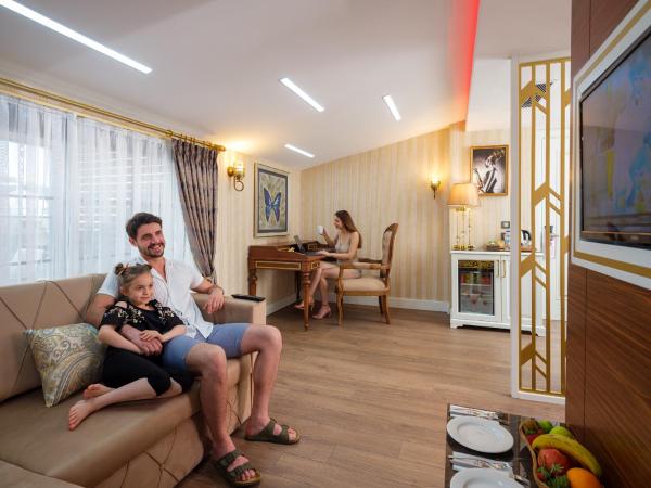 Elysium Green Suites : photo 1 de la chambre chambre double deluxe avec douche