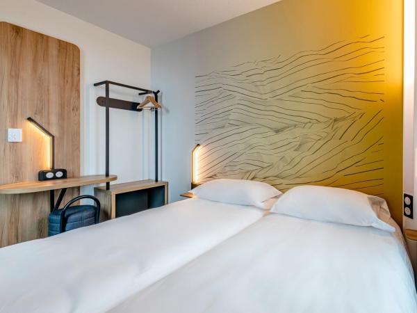 B&B HOTEL Bordeaux Bassins à flot : photo 5 de la chambre chambre lits jumeaux