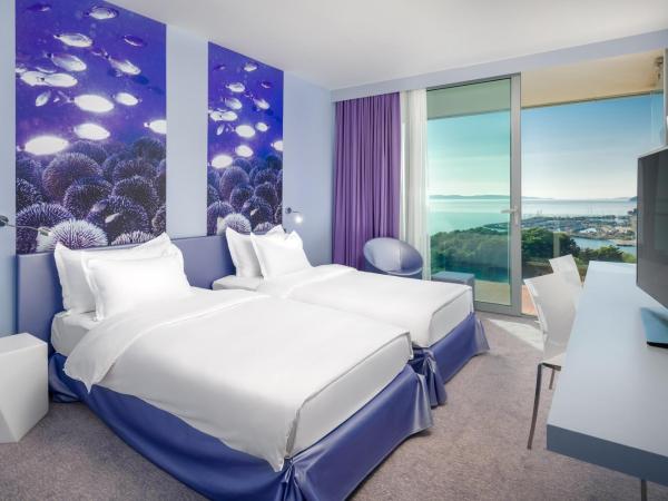 Radisson Blu Resort & Spa : photo 2 de la chambre chambre supérieure - vue sur mer et balcon