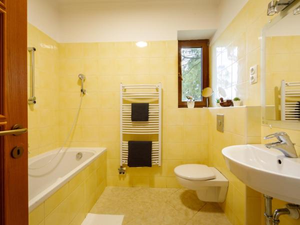 Villa Muzsa Deluxe : photo 1 de la chambre appartement - vue sur lac