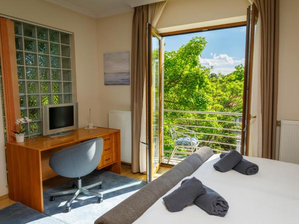 Villa Muzsa Deluxe : photo 8 de la chambre appartement - vue sur lac