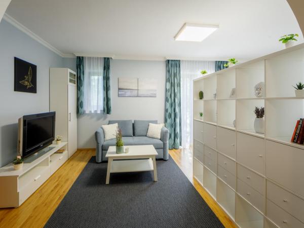 Villa Muzsa Deluxe : photo 6 de la chambre appartement - vue sur lac