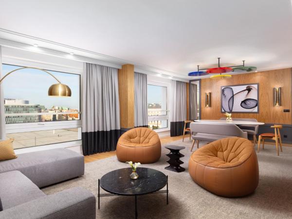 Sofitel Warsaw Victoria : photo 3 de la chambre suite lit king-size opéra 
