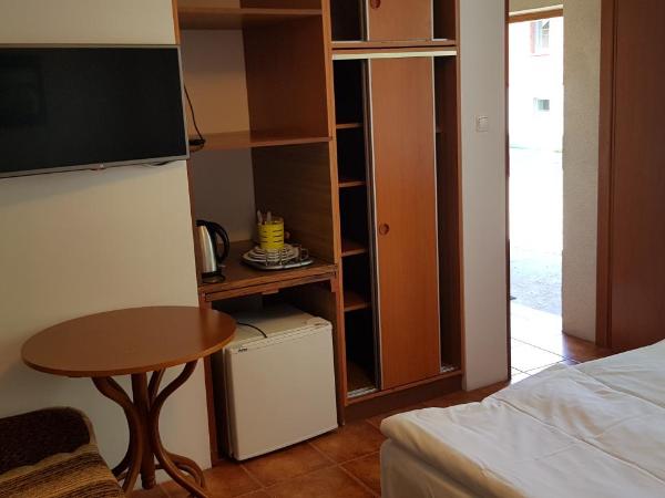 Wynajem pokoi : photo 4 de la chambre chambre triple - vue sur jardin