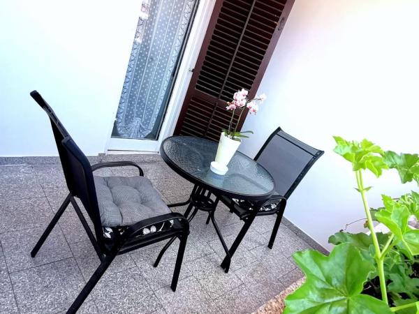 Lovely Family House Robi : photo 8 de la chambre chambre double avec balcon