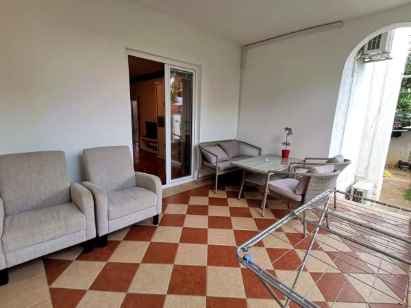 Lovely Family House Robi : photo 6 de la chambre chambre double deluxe avec lit d'appoint