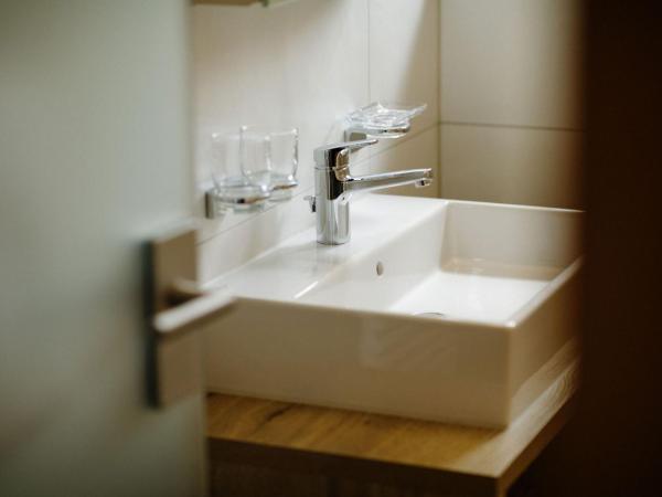 Hotel PINTE : photo 6 de la chambre chambre double