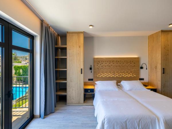 Atlantis Beach Hotel : photo 4 de la chambre chambre supérieure - vue sur piscine