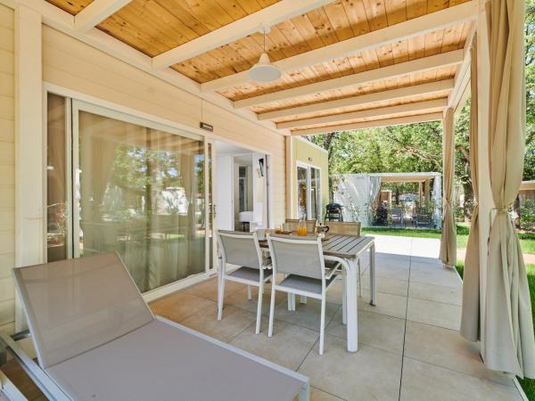 Camping Ulika Mobile Homes - Naturist : photo 2 de la chambre mobile home supérieur