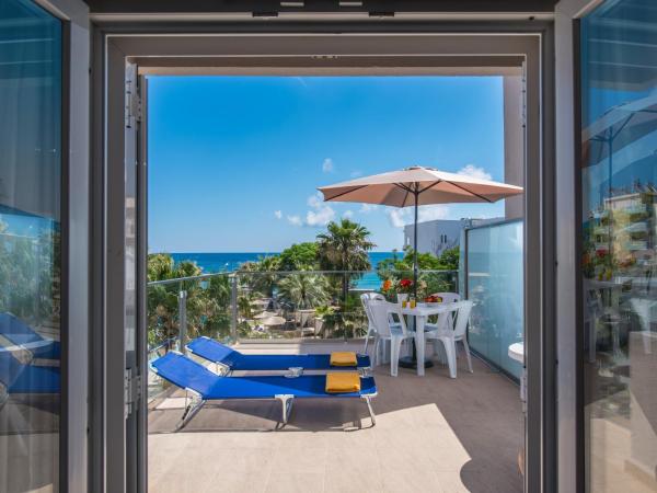 Dorian Boutique Hotel-Apartments : photo 2 de la chambre studio triple supérieur avec terrasse - vue sur mer (2-3 adultes)