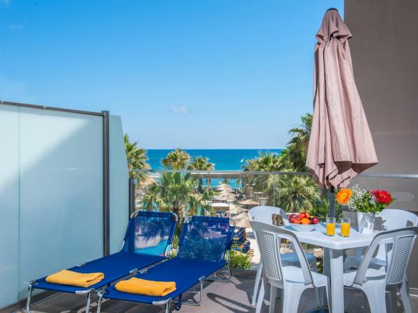 Dorian Boutique Hotel-Apartments : photo 1 de la chambre studio supérieur avec terrasse - vue panoramique sur mer