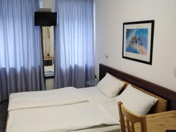 Hotel Berliner Hof : photo 3 de la chambre chambre double ou lits jumeaux